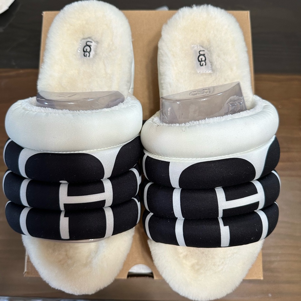 UGG Maxi Slide Logo
